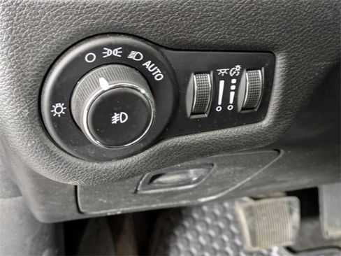 Used 2015 Jeep Cherokee Latitude w/ Cold Weather Group image 13