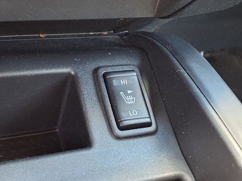 Used 2019 Nissan Titan SL w/ Midnight Edition image 20