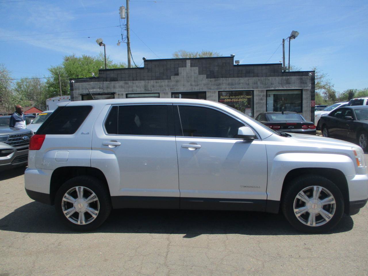 Used 2017 GMC Terrain SLE FWD image 2