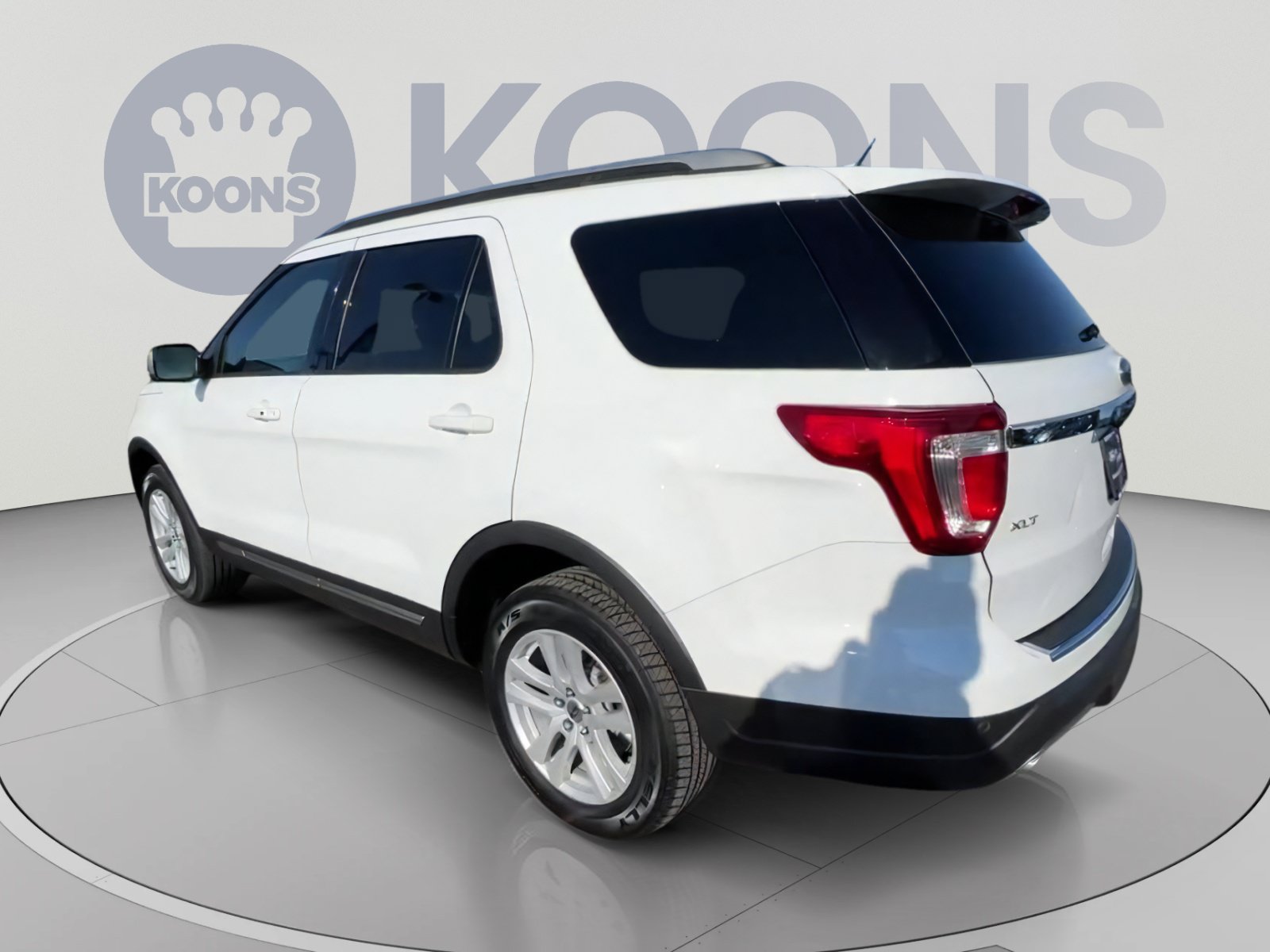 Used 2018 Ford Explorer XLT w/ Equipment Group 202A AWD/4WD image 8