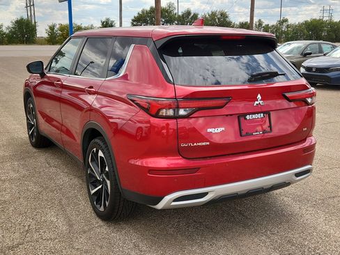 Used 2024 Mitsubishi Outlander SE image 3