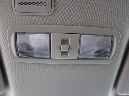 Used 2022 Nissan Titan SV image 41