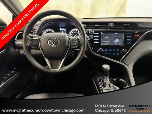 Used 2018 Toyota Camry LE image 17
