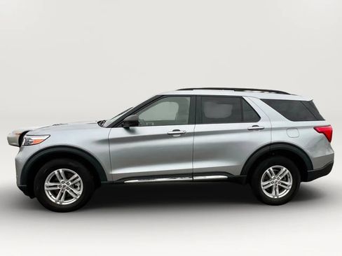 Used 2022 Ford Explorer XLT w/ Equipment Group 202A AWD/4WD image 4