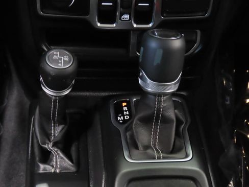 Used 2022 Jeep Wrangler Unlimited Sahara w/ Cold Weather Group AWD/4WD image 13