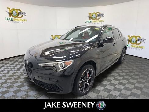 Used 2022 Alfa Romeo Stelvio Veloce image 4