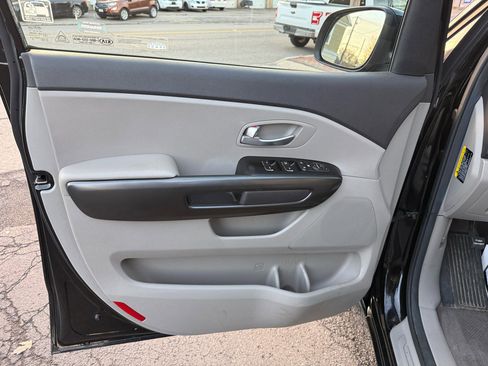 Used 2018 Kia Sedona L image 36