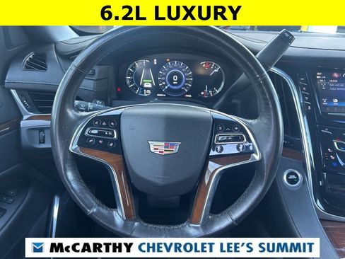 Used 2019 Cadillac Escalade Luxury image 16