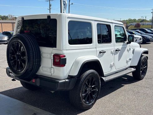 Used 2025 Jeep Wrangler Unlimited Sahara AWD/4WD image 26