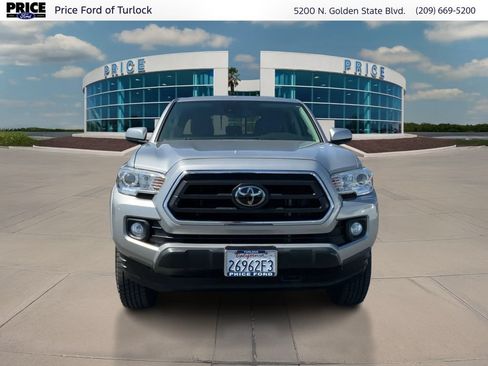 Used 2021 Toyota Tacoma SR5 AWD/4WD image 2