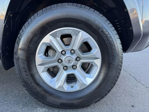 Used 2017 Toyota 4Runner SR5 Premium AWD/4WD image 19
