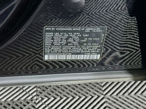 Used 2025 Volkswagen Atlas SE image 12