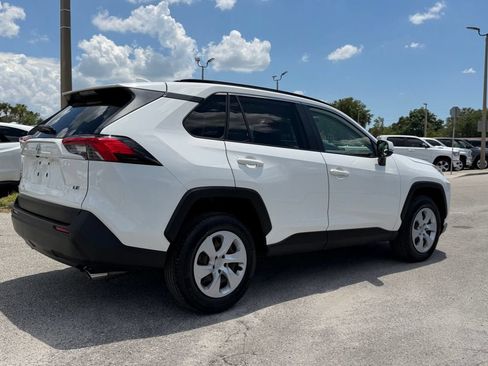 Used 2019 Toyota RAV4 LE FWD image 5