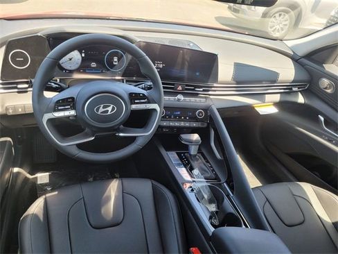 New 2025 Hyundai Elantra Limited image 14