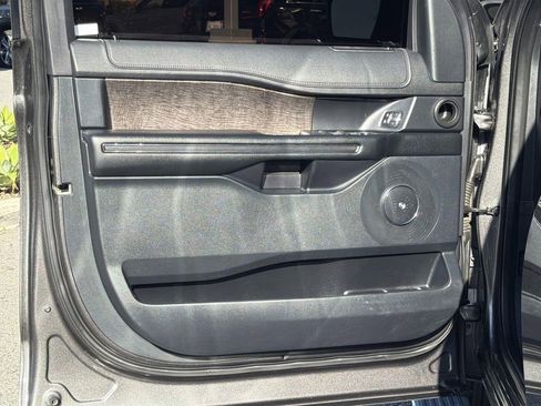 Used 2021 Ford Expedition Limited image 18