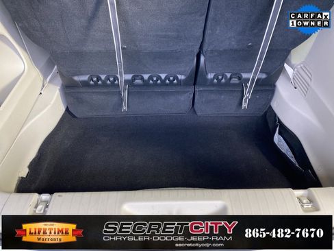 Used 2024 Chrysler Pacifica Touring-L image 31