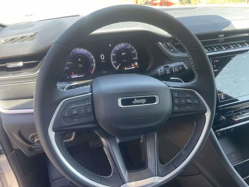 New 2025 Jeep Grand Cherokee Altitude AWD/4WD image 21