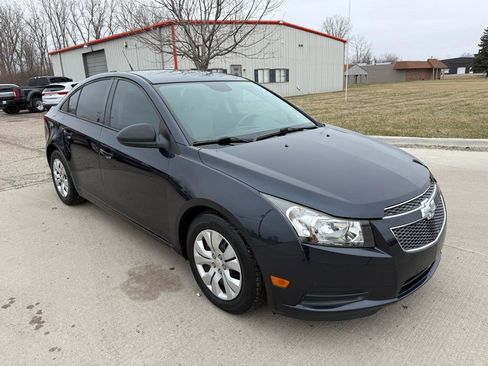 Used 2014 Chevrolet Cruze LS FWD image 3