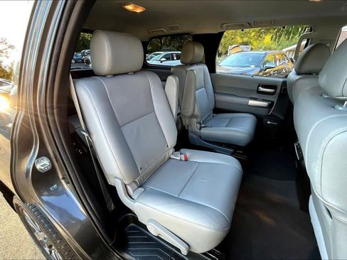 Used 2021 Toyota Sequoia Limited image 19