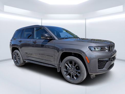 New 2026 Jeep Grand Cherokee Limited AWD/4WD image 1