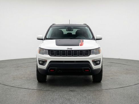 Used 2025 Jeep Compass Trailhawk AWD/4WD image 2