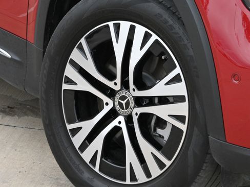Used 2024 Mercedes-Benz GLB 250 image 11