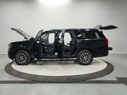 Used 2025 Ford Expedition Max Platinum AWD/4WD image 12