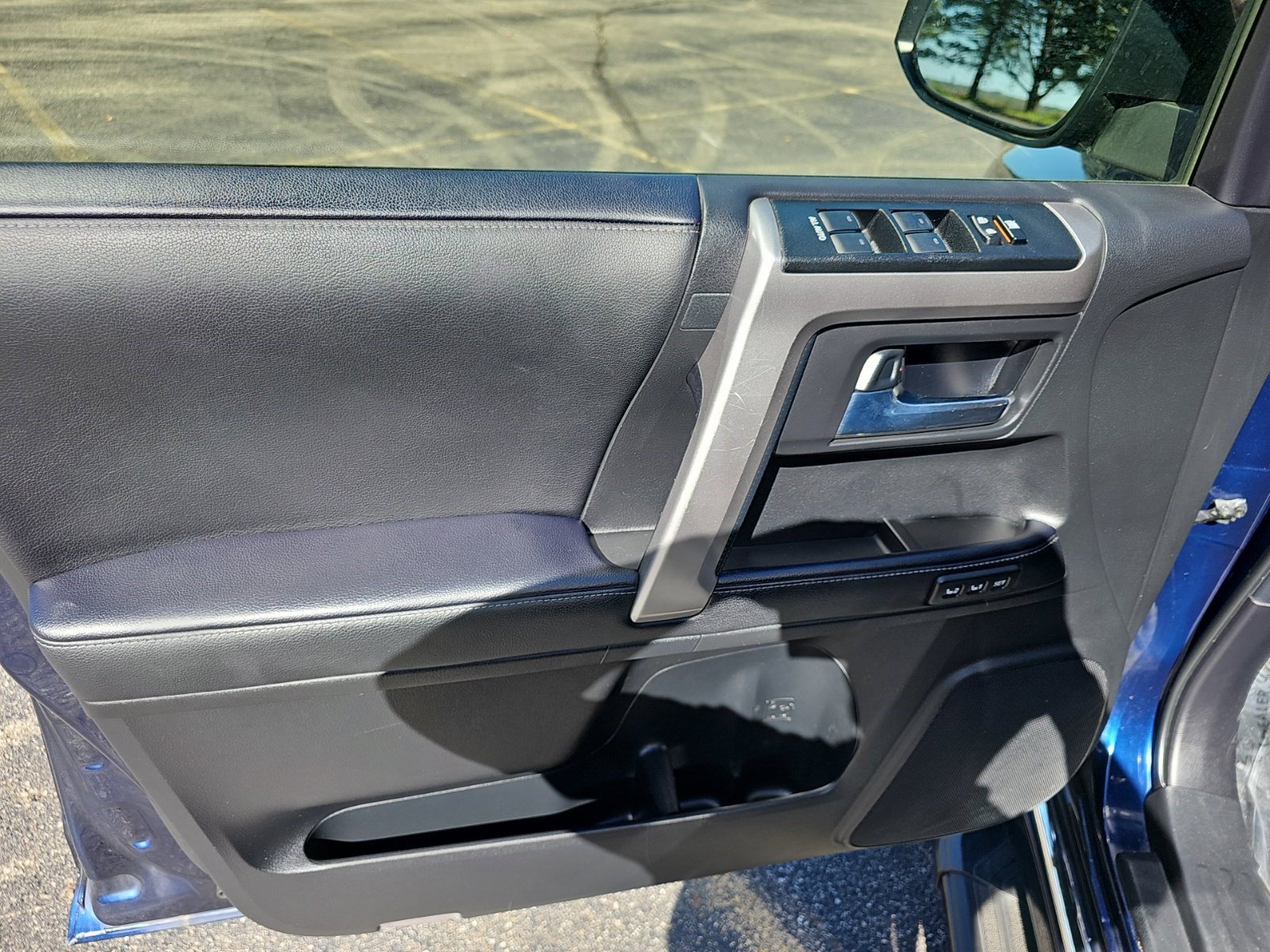 Used 2023 Toyota 4Runner Limited AWD/4WD image 19
