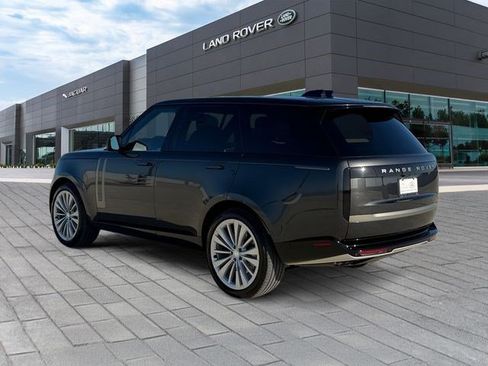 Used 2025 Land Rover Range Rover SE AWD/4WD image 3