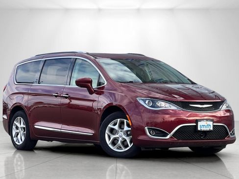 Used 2020 Chrysler Pacifica Touring-L Plus w/ Tire & Wheel Group FWD image 2