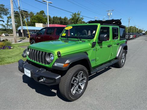 Used 2025 Jeep Wrangler Sport S image 6