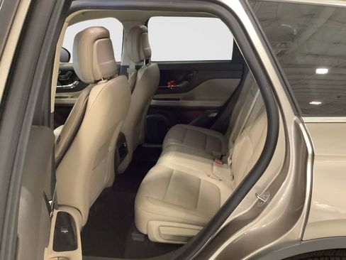 Used 2020 Lincoln Corsair AWD image 19