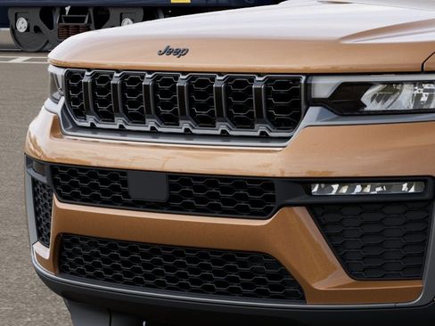 New 2026 Jeep Grand Cherokee L Limited AWD/4WD image 7