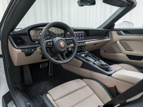 New 2026 Porsche 911 Carrera 4S image 4