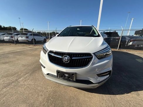 Used 2019 Buick Encore Essence FWD image 2