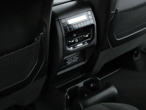 Used 2023 Jeep Grand Cherokee L Laredo image 7