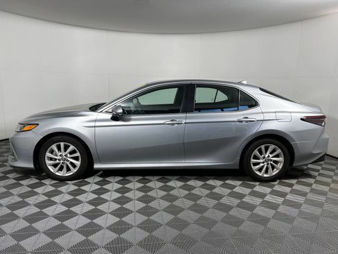 Used 2025 Toyota Camry LE FWD image 8