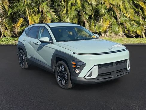Used 2025 Hyundai Kona SEL FWD image 2