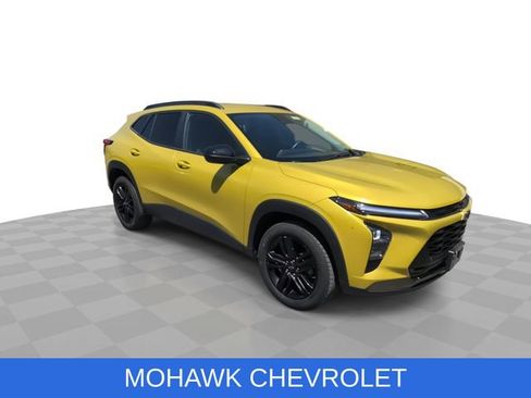 Used 2024 Chevrolet Trax ACTIV w/ Driver Confidence Package FWD image 2