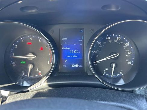 Used 2018 Toyota C-HR XLE image 12