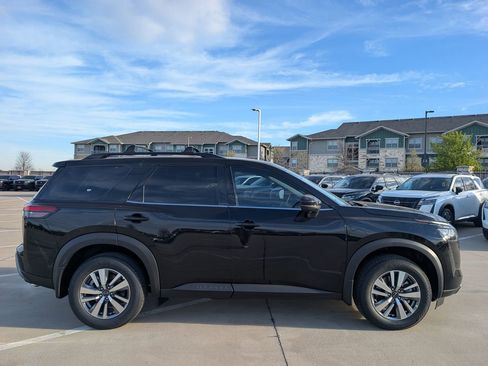 New 2026 Nissan Pathfinder SL FWD image 3
