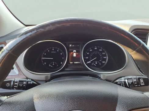 Used 2018 Hyundai Santa Fe Limited FWD image 11