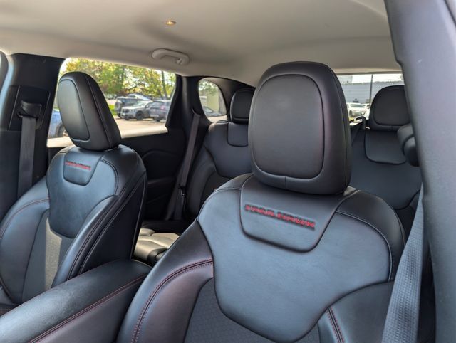 Used 2021 Jeep Cherokee Trailhawk w/ Comfort/Convenience Group AWD/4WD image 12
