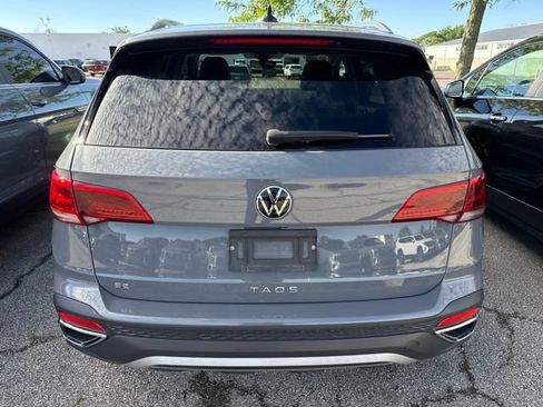 Used 2023 Volkswagen Taos SE w/ Panoramic Sunroof Package FWD image 4