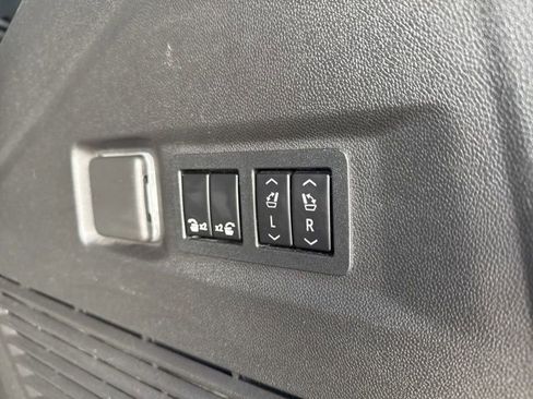 Used 2021 GMC Yukon Denali w/ Denali Premium Package image 8