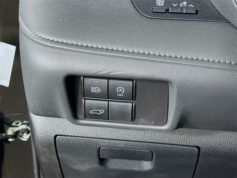 Used 2024 Toyota Highlander LE image 22