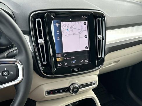 Used 2022 Volvo XC40 T5 Momentum AWD/4WD image 26