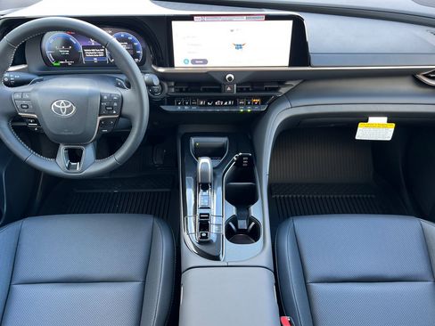 New 2025 Toyota Crown Signia image 10