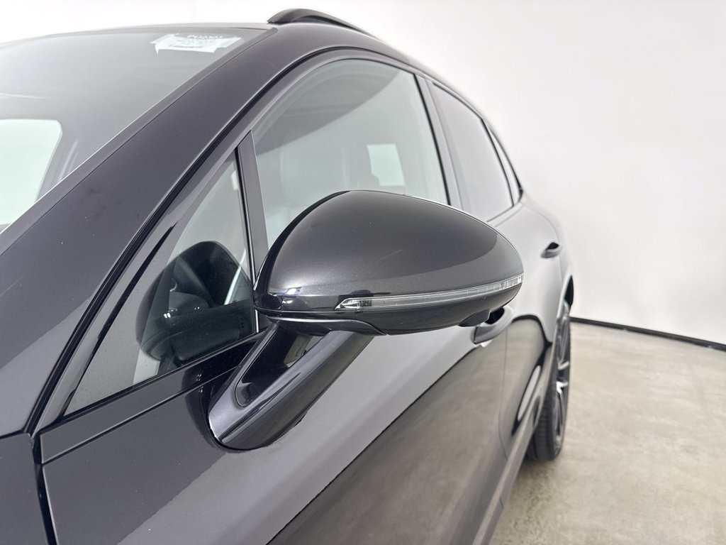 Certified 2023 Porsche Macan AWD/4WD image 12