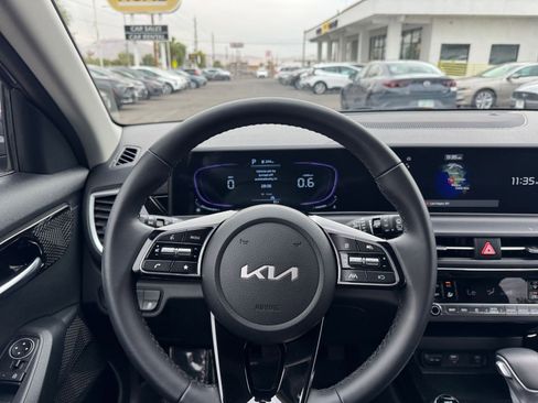 Used 2025 Kia Seltos S image 32